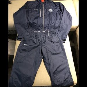 Ccm hockey quebec tracksuit, xl pants, xxl jacket. Navy blue